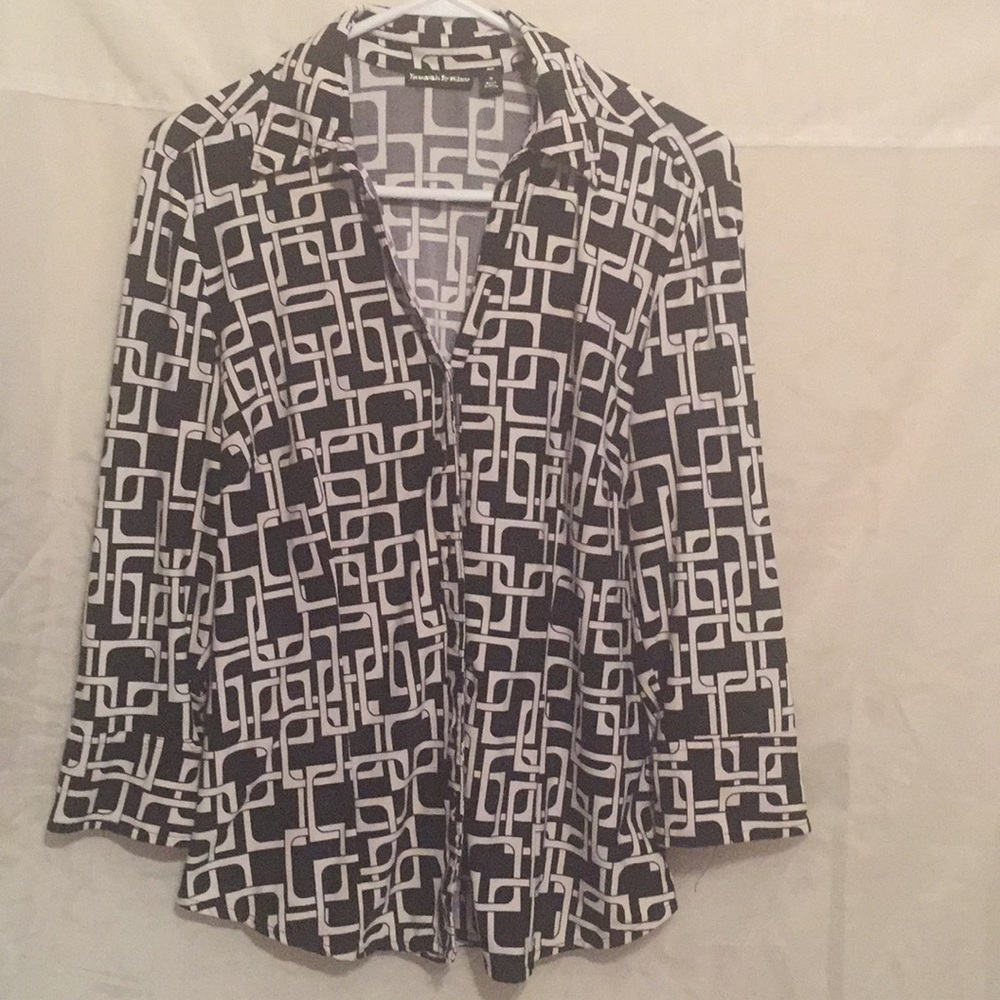 *FINAL MARKDOWN* Dressy shirt-unique pattern Sz M
